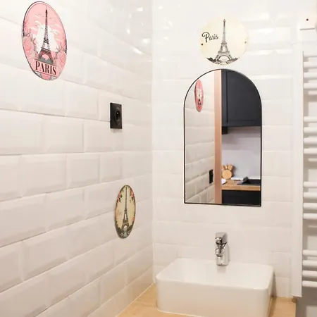 Charming Themed Loft - Cosmic - 18